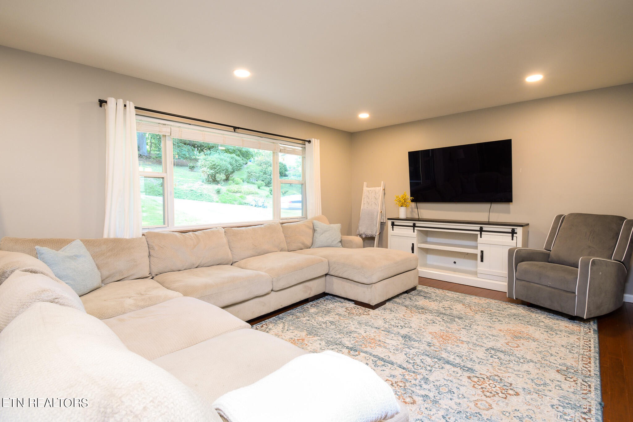 407 Delaware Avenue Oak Ridge, TN 37830 - Photo 9 of 40 a living room with furniture and a flat screen tv