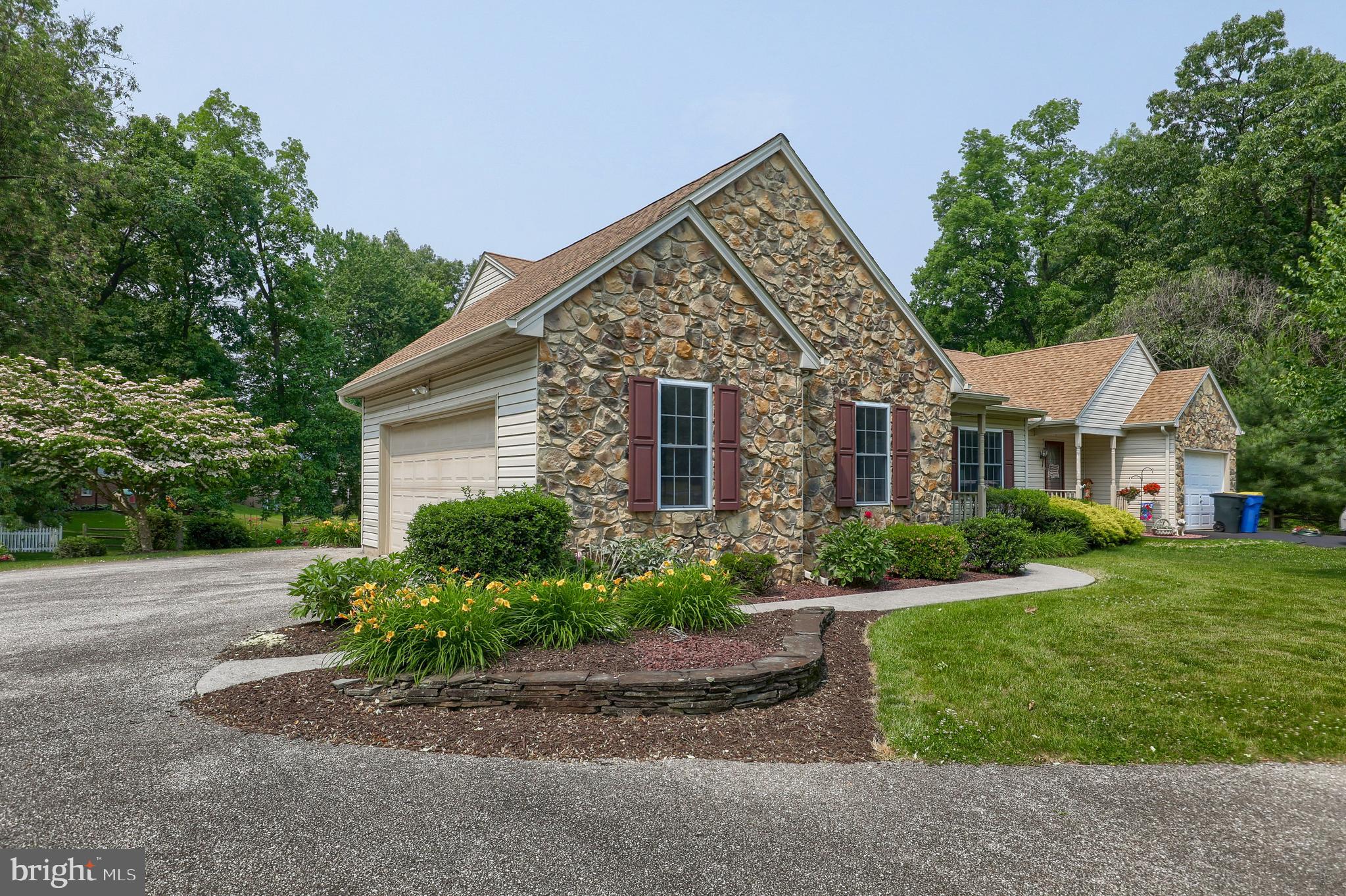 2314 Daisy Road York, PA 17402 - Photo 3 of 42