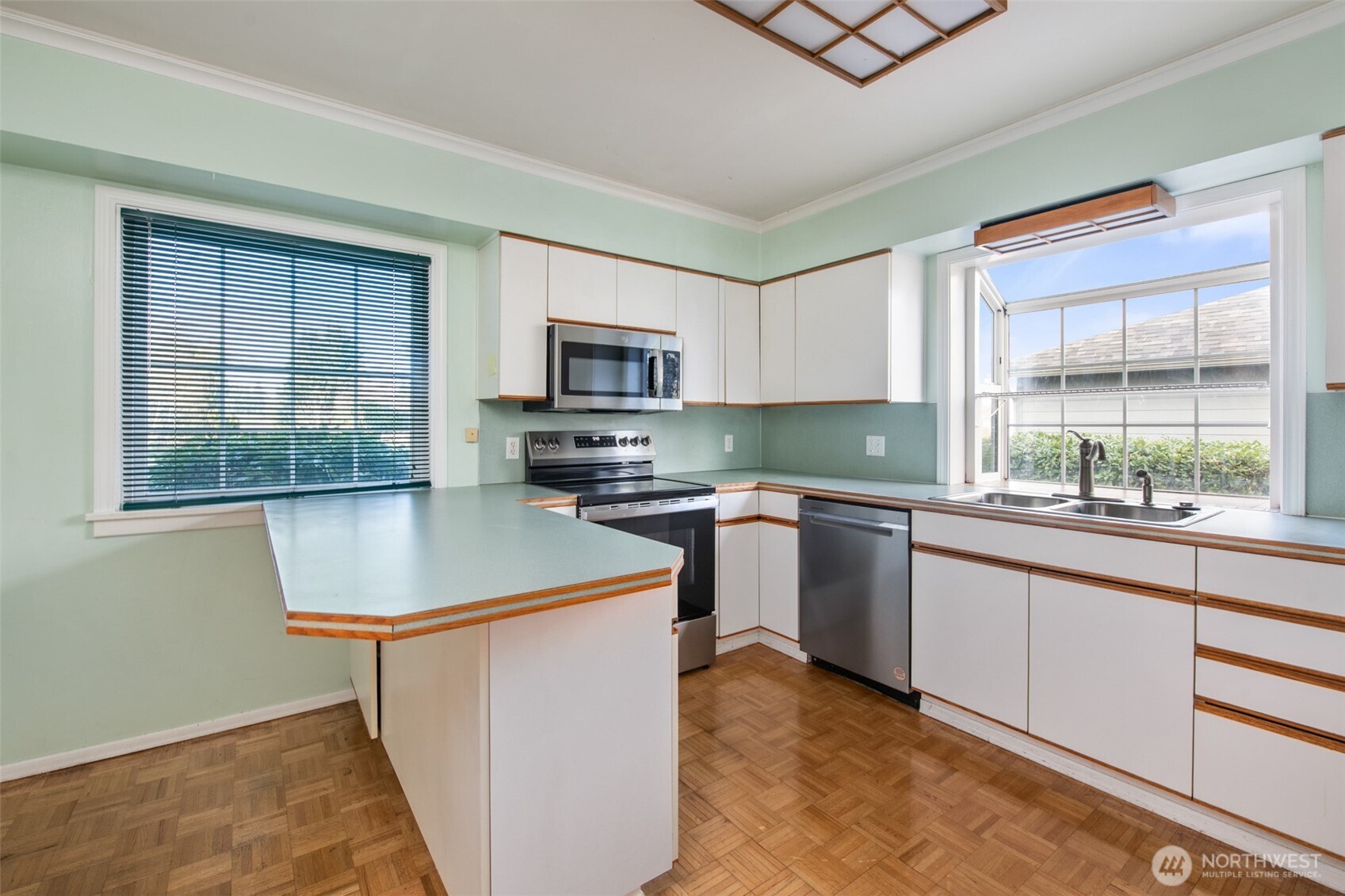 614 1st Avenue Aberdeen, WA 98520 - Photo 13 of 38 a kitchen with a sink stove and microwave