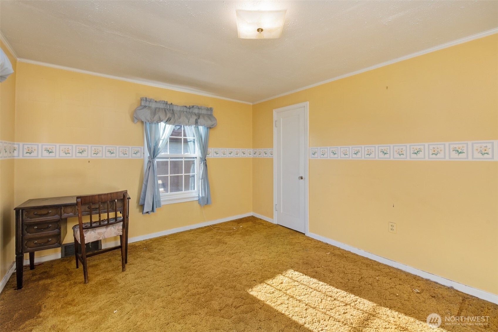 614 1st Avenue Aberdeen, WA 98520 - Photo 18 of 38 a view of an empty room with a window
