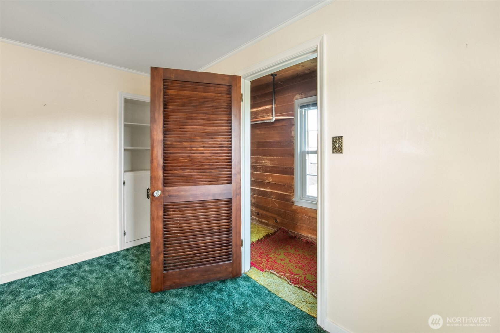 614 1st Avenue Aberdeen, WA 98520 - Photo 20 of 38 a view of closet area