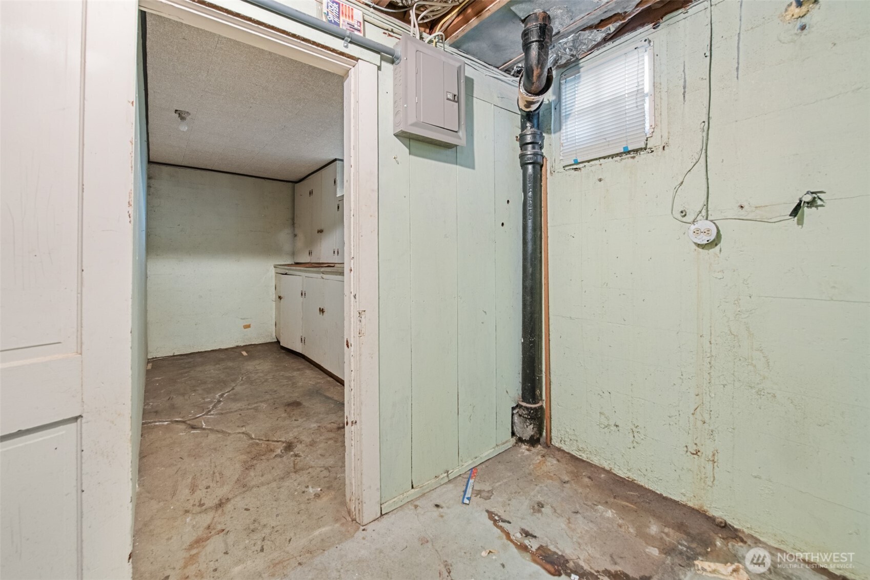 614 1st Avenue Aberdeen, WA 98520 - Photo 26 of 38 a view of utility room