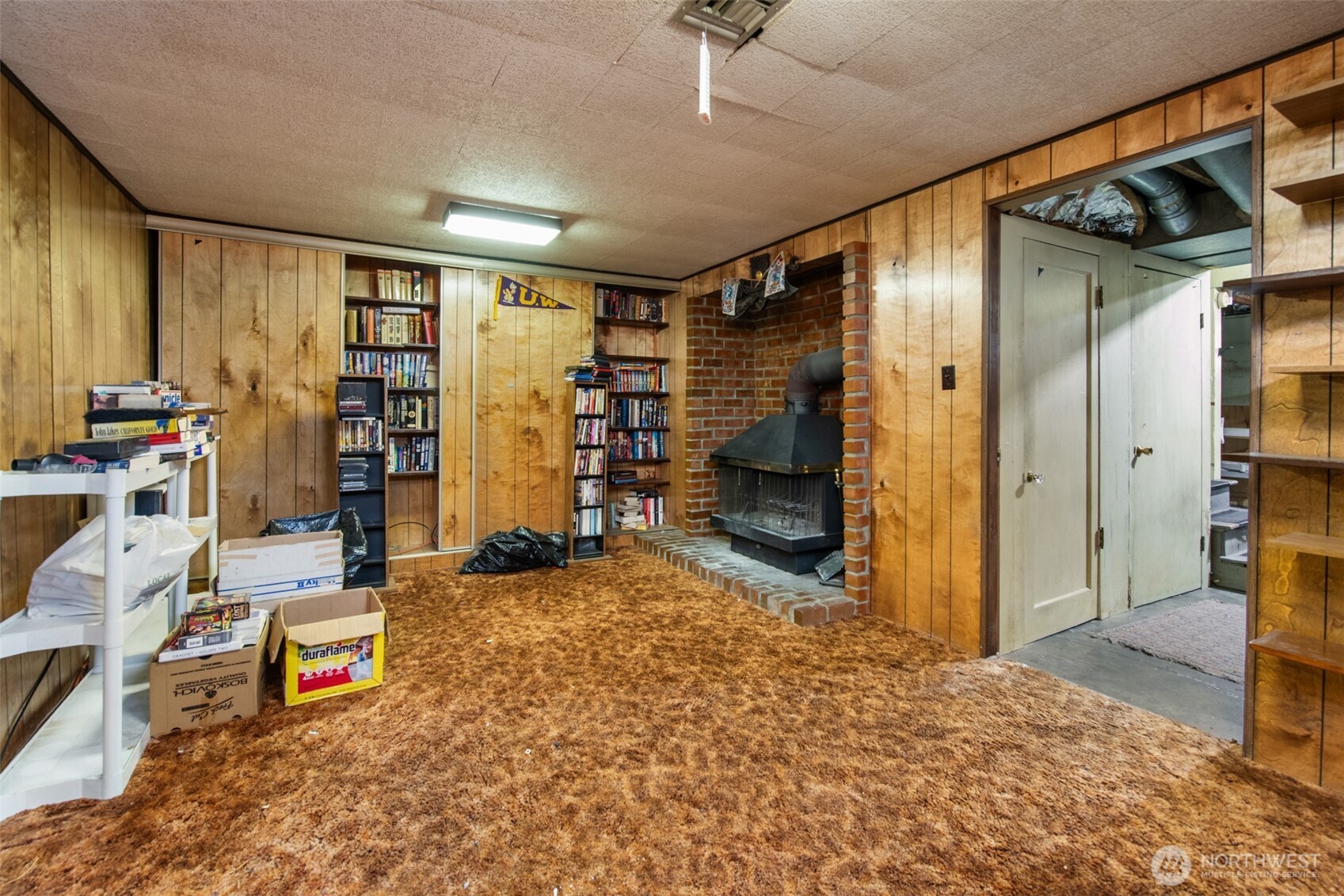 614 1st Avenue Aberdeen, WA 98520 - Photo 27 of 38 a living room with a couch and a walk in closet