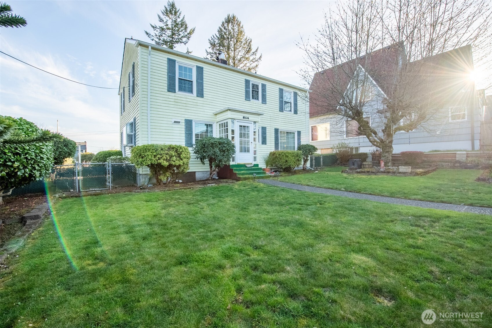 614 1st Avenue Aberdeen, WA 98520 - Photo 29 of 38 a front view of house with yard and green space
