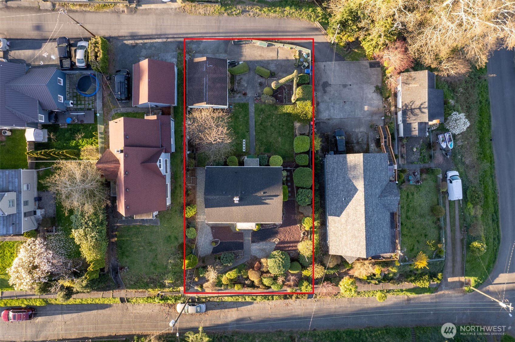 614 1st Avenue Aberdeen, WA 98520 - Photo 38 of 38 an aerial view of multiple houses