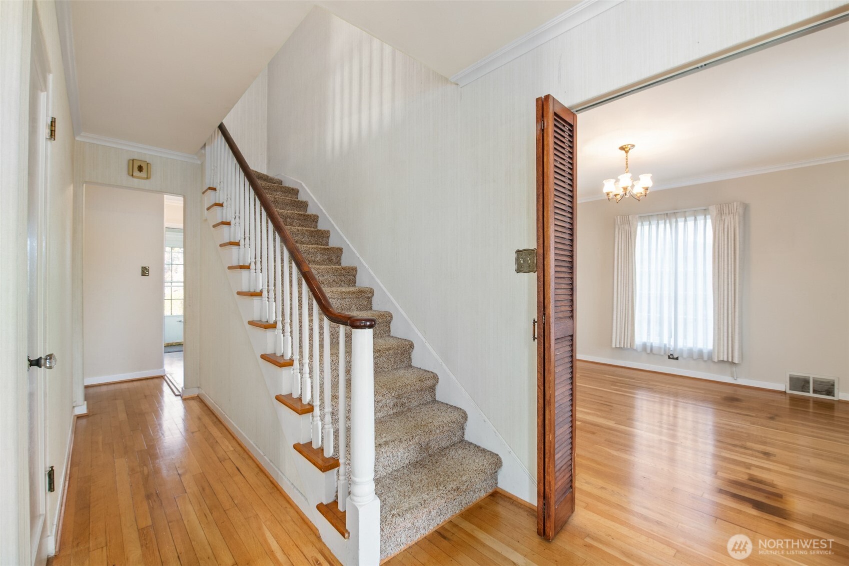 614 1st Avenue Aberdeen, WA 98520 - Photo 6 of 38 a view of entryway with wooden floor and stair
