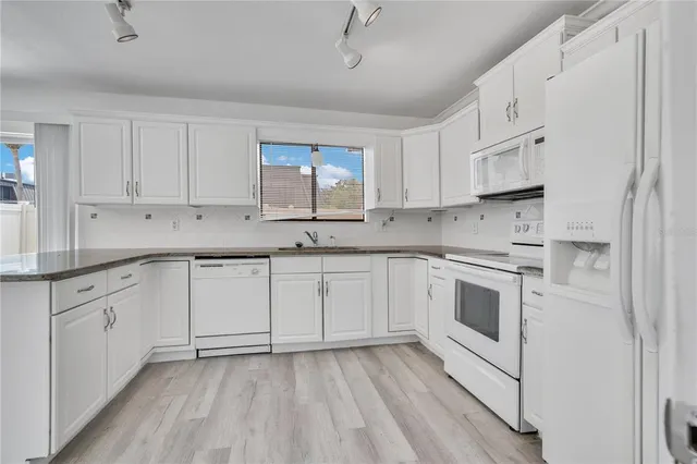 $186,999 | 1836 North Crystal Lake Drive, Unit 112, Lakeland, FL 33801