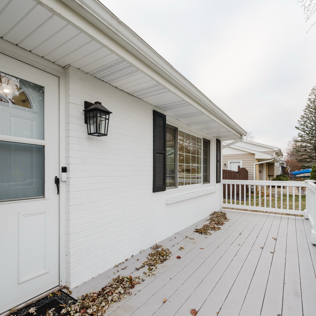 211 Roberts Road New Lenox, IL 60451 - Photo 4 of 37 a front view of a house with a wooden floor