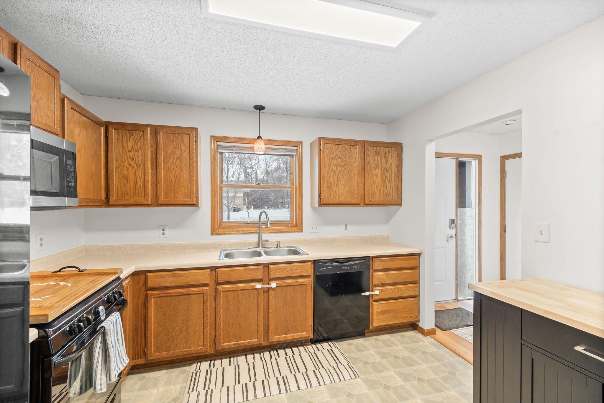 1999 Clarence Street Maplewood, MN 55109 - Photo 4 of 19