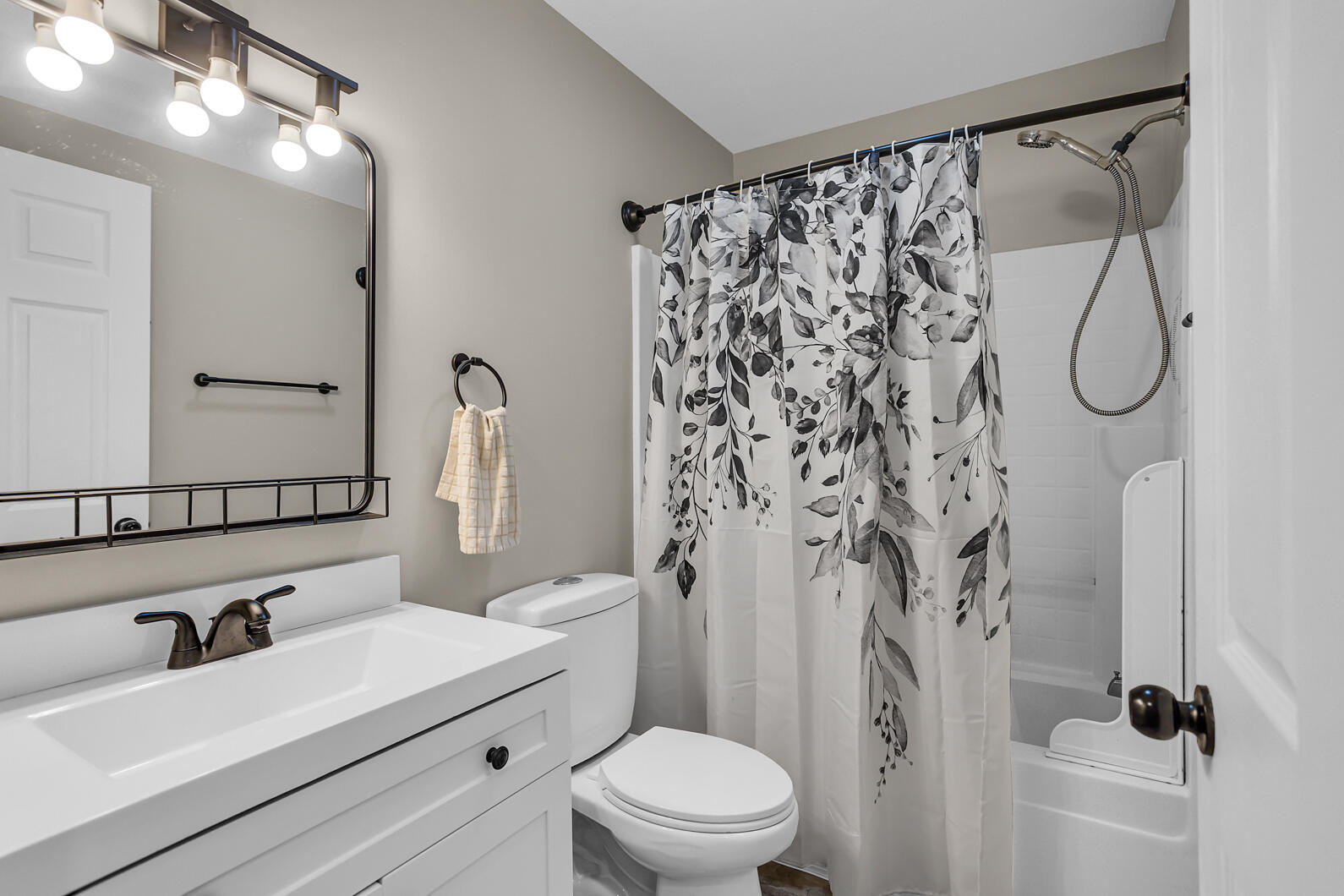 4372 Moscow Road Spring Arbor, MI 49283 - Photo 23 of 40 2nd full bath