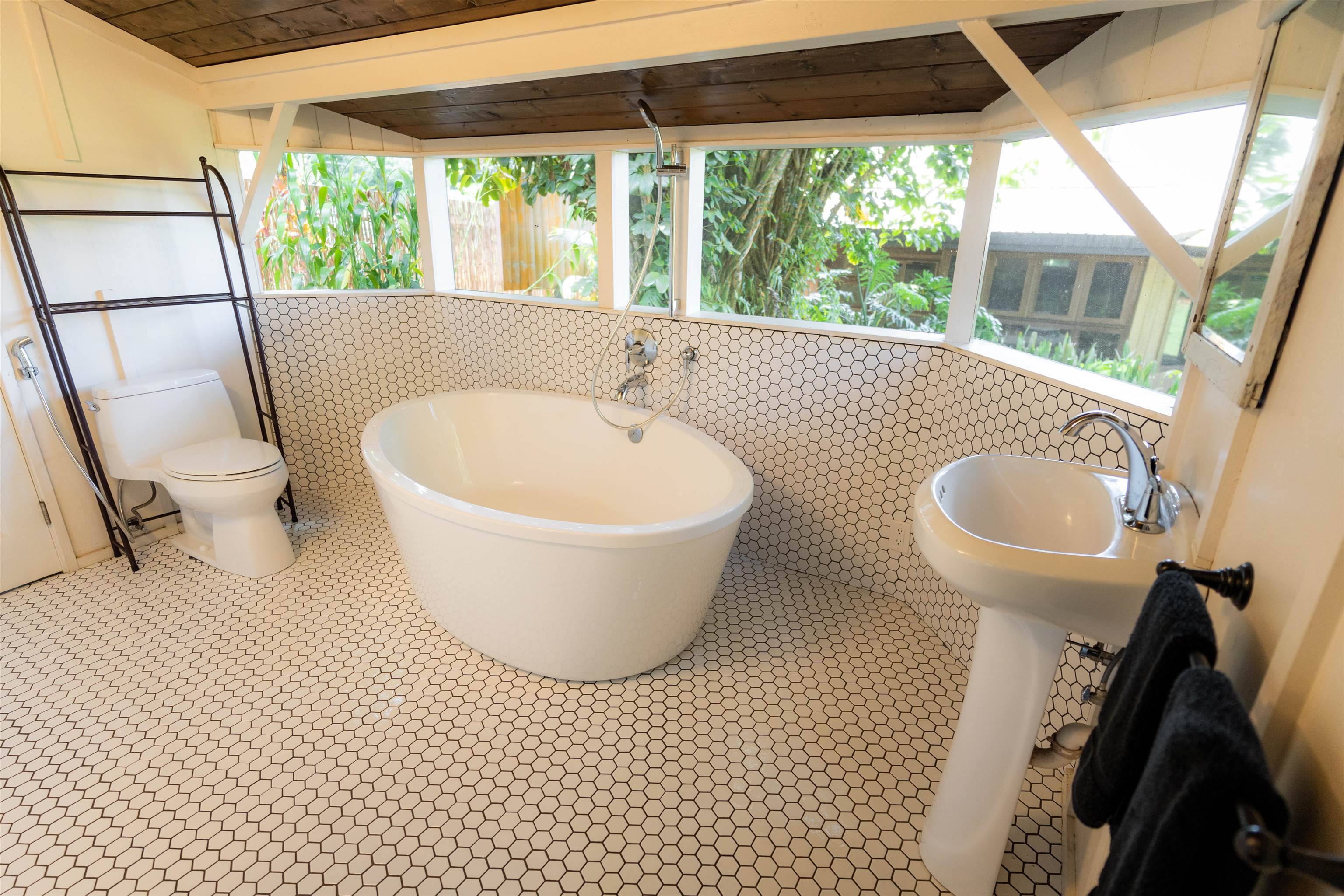 60 Lepo Place Haiku, HI 96708 - Photo 28 of 29