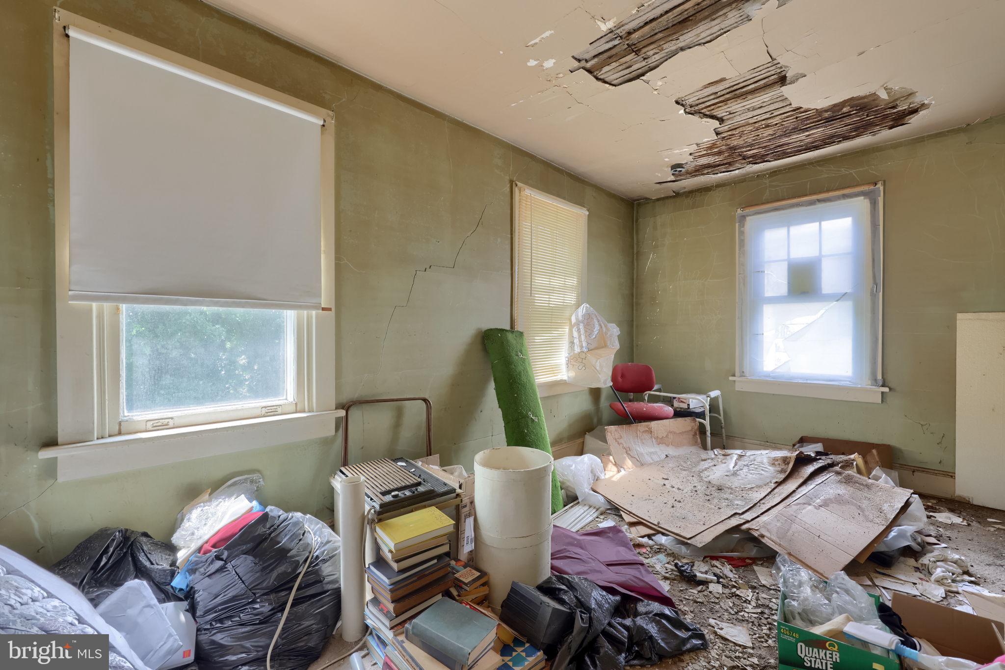343 Oak Road Glenside, PA 19038 - Photo 10 of 13 Forgotten space awaits revival.