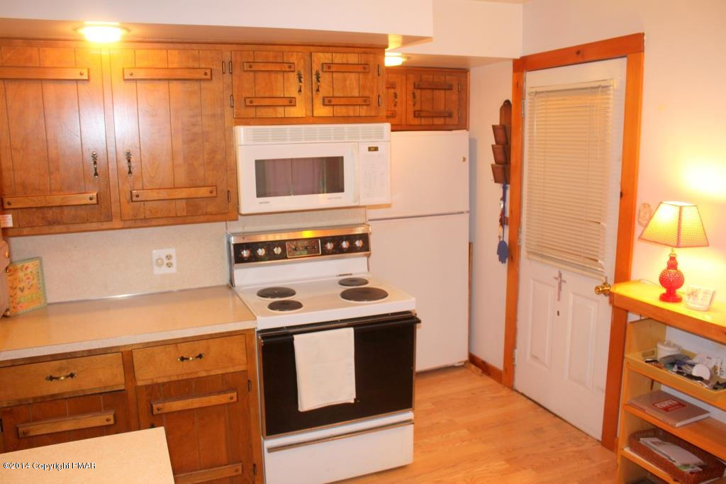 520 Gernerd Road Effort, PA 18330 - Photo 7 of 15 a view of a kitchen with appliances and cabinets