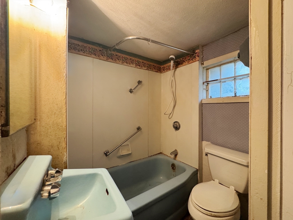 445 Western Avenue Gloucester, MA 01930 - Photo 14 of 24