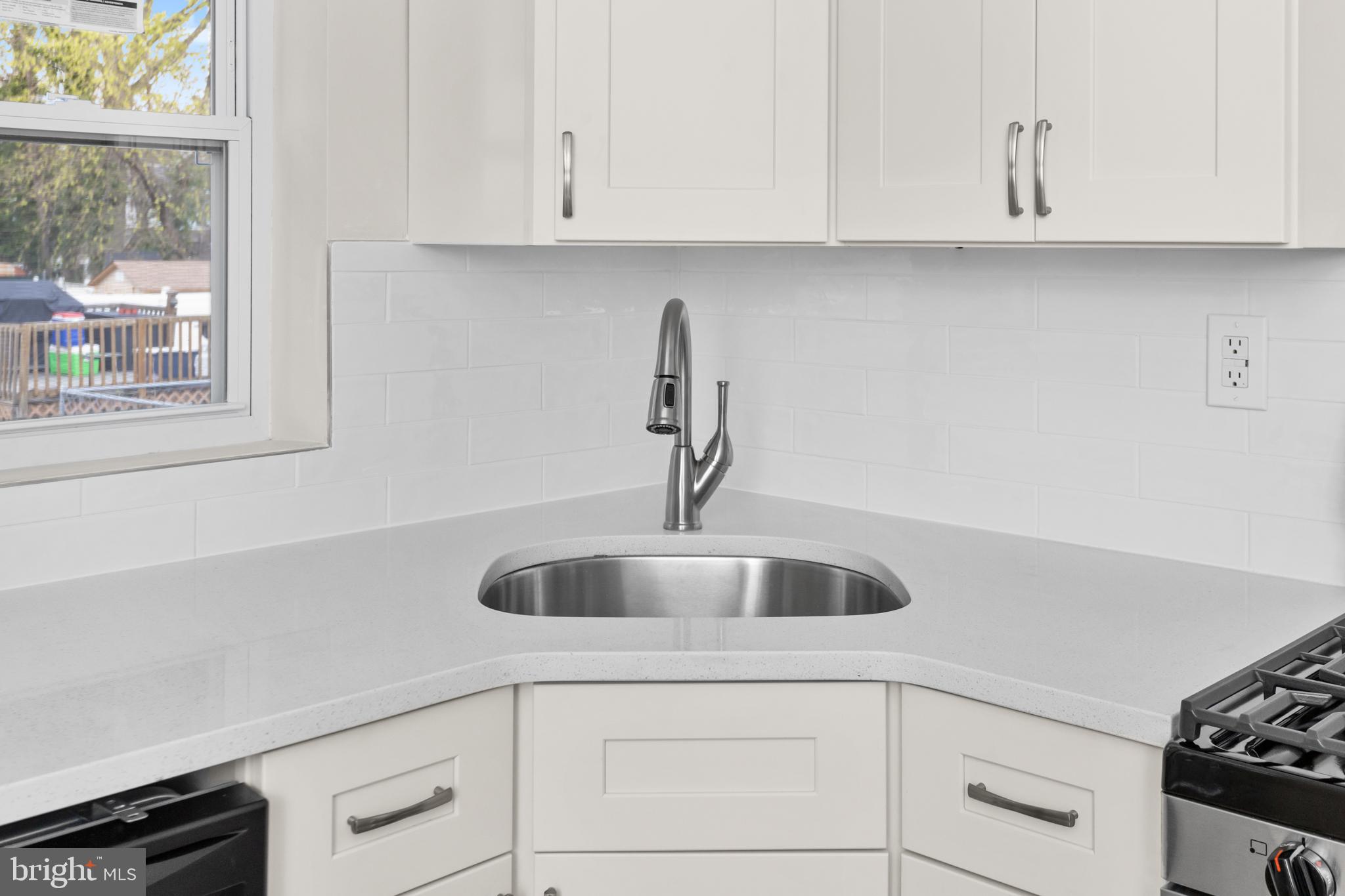 306 Berwyn Avenue Ewing, NJ 08618 - Photo 13 of 34 Kitchen - Granite Counter-tops