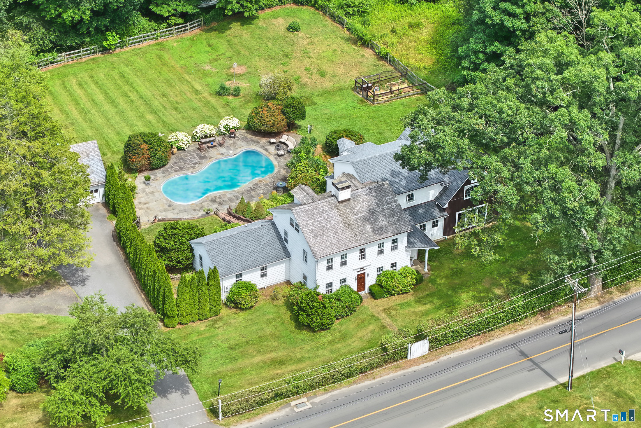 137 Rockwell Road Bethel, CT 06801 - Photo 2 of 40
