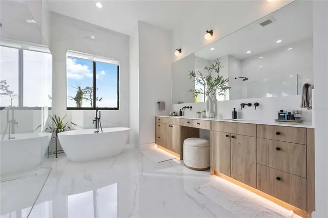 $699,900 | 8 Idle Court, Placida, FL 33946