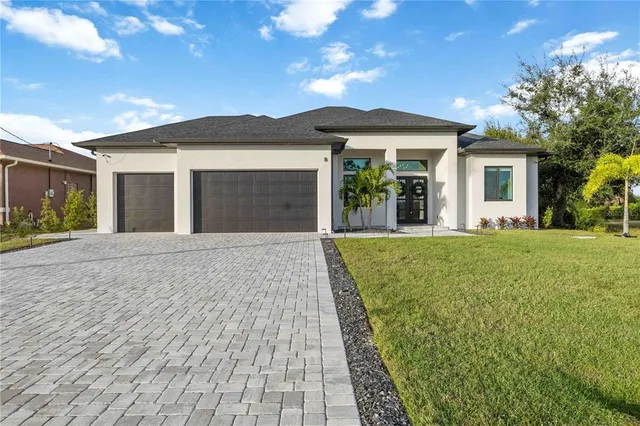 $699,900 | 8 Idle Court, Placida, FL 33946