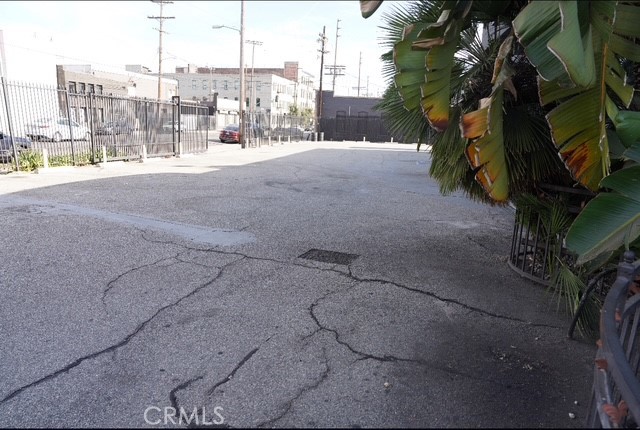 1109 South Santa Fe Avenue Los Angeles, CA 90021 - Photo 3 of 6 a city view with tall buildings