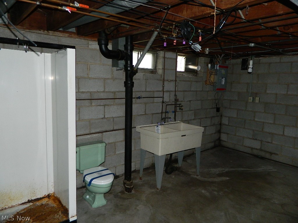 4405 Adrian Road Cleveland, OH 44121 - Photo 18 of 20