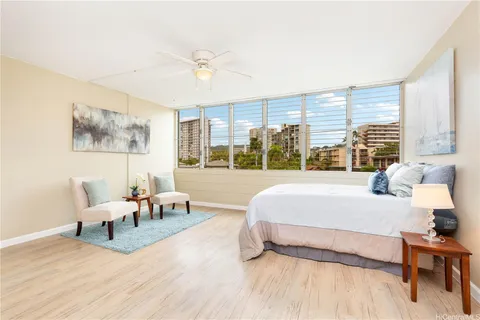 $222,000 | 1550 Wilder Avenue, Unit A301, Honolulu, HI 96822