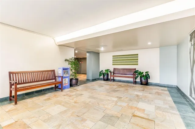 $222,000 | 1550 Wilder Avenue, Unit A301, Honolulu, HI 96822