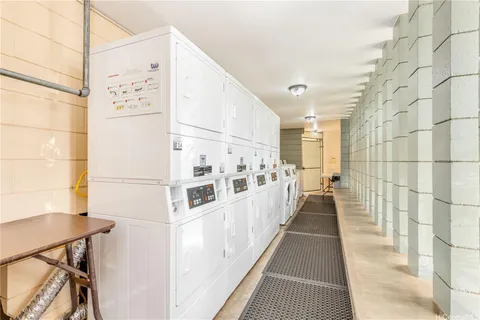 $222,000 | 1550 Wilder Avenue, Unit A301, Honolulu, HI 96822