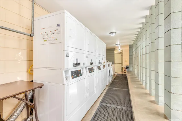 $222,000 | 1550 Wilder Avenue, Unit A301, Honolulu, HI 96822