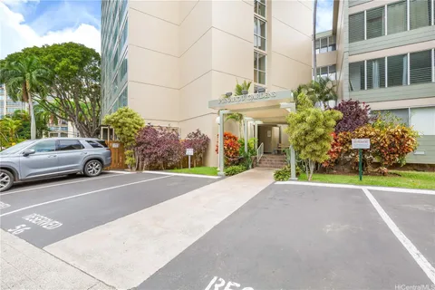 $222,000 | 1550 Wilder Avenue, Unit A301, Honolulu, HI 96822