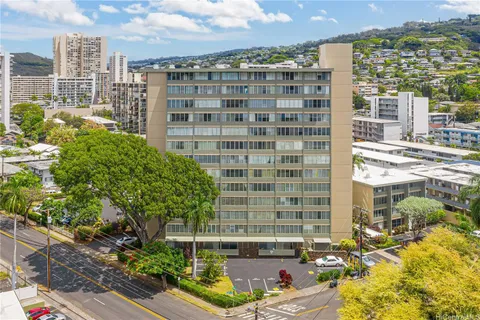 $222,000 | 1550 Wilder Avenue, Unit A301, Honolulu, HI 96822