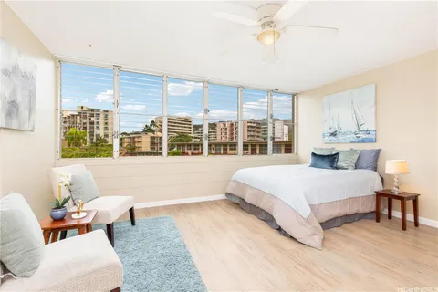 $222,000 | 1550 Wilder Avenue, Unit A301, Honolulu, HI 96822