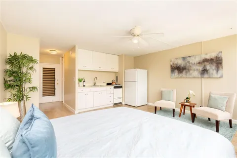 $222,000 | 1550 Wilder Avenue, Unit A301, Honolulu, HI 96822