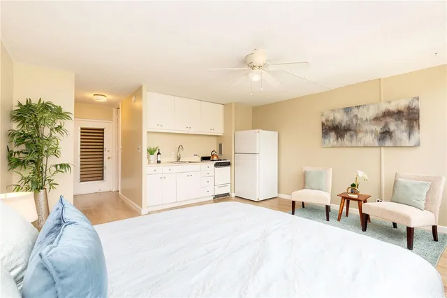$222,000 | 1550 Wilder Avenue, Unit A301, Honolulu, HI 96822