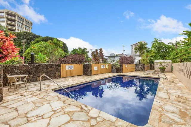 $222,000 | 1550 Wilder Avenue, Unit A301, Honolulu, HI 96822