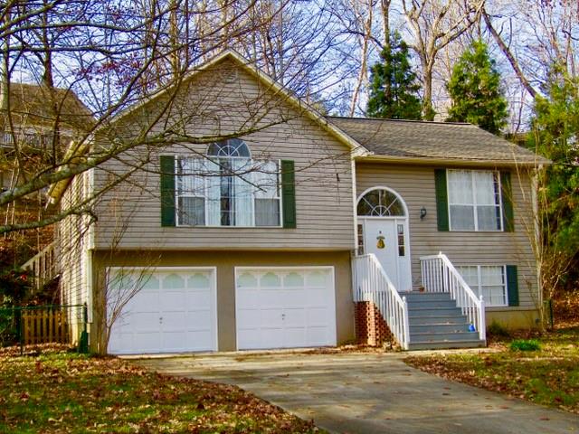 Charming Split Level in Lake Community