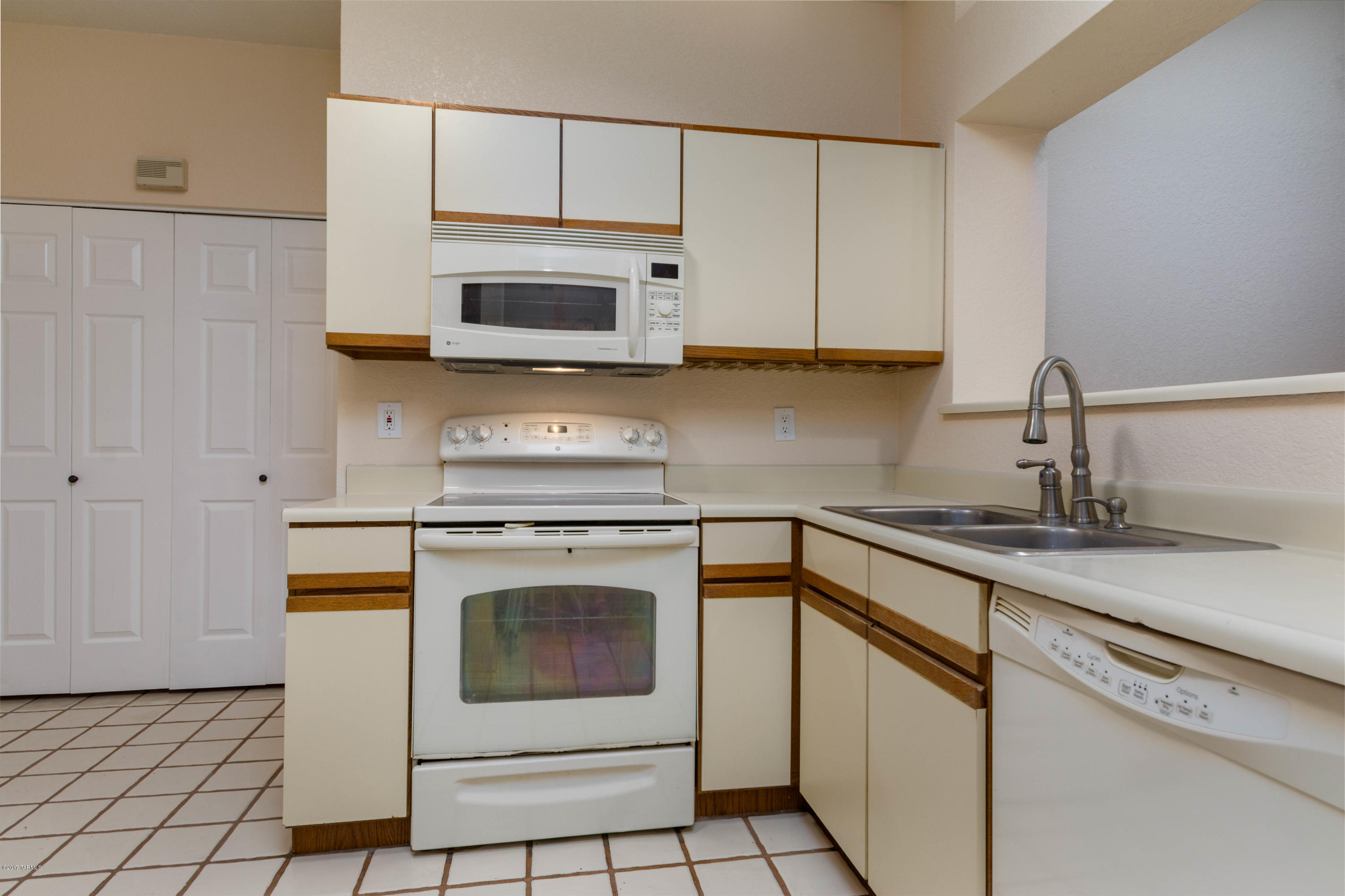 8893 North Lessing Court Tucson, AZ 85742 - Photo 15 of 29