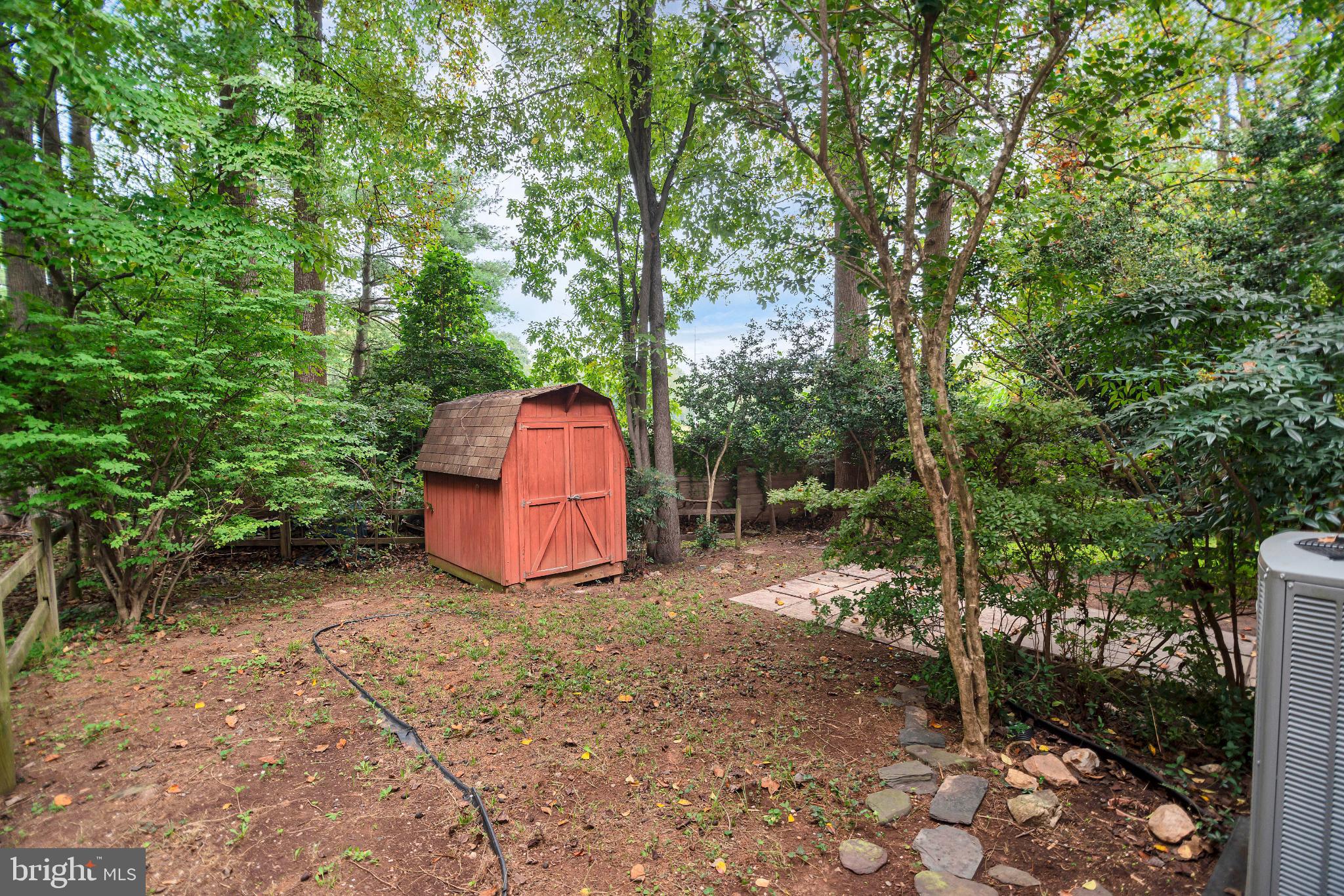 5809 Shana Place Burke, VA 22015 - Photo 44 of 46 a backyard of a house with lots of green space