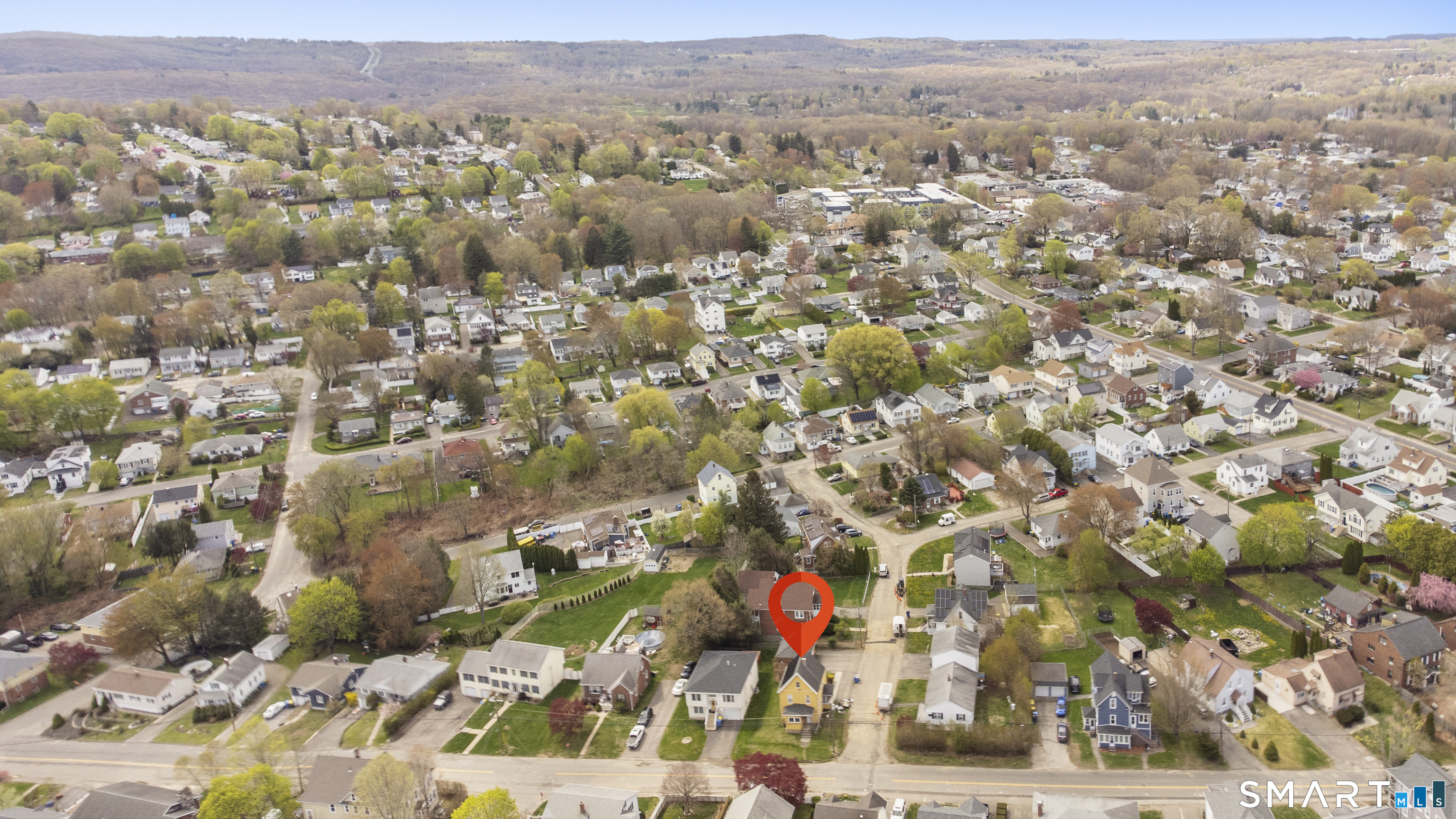 72 New Haven Avenue Waterbury, CT 06708 - Photo 3 of 21