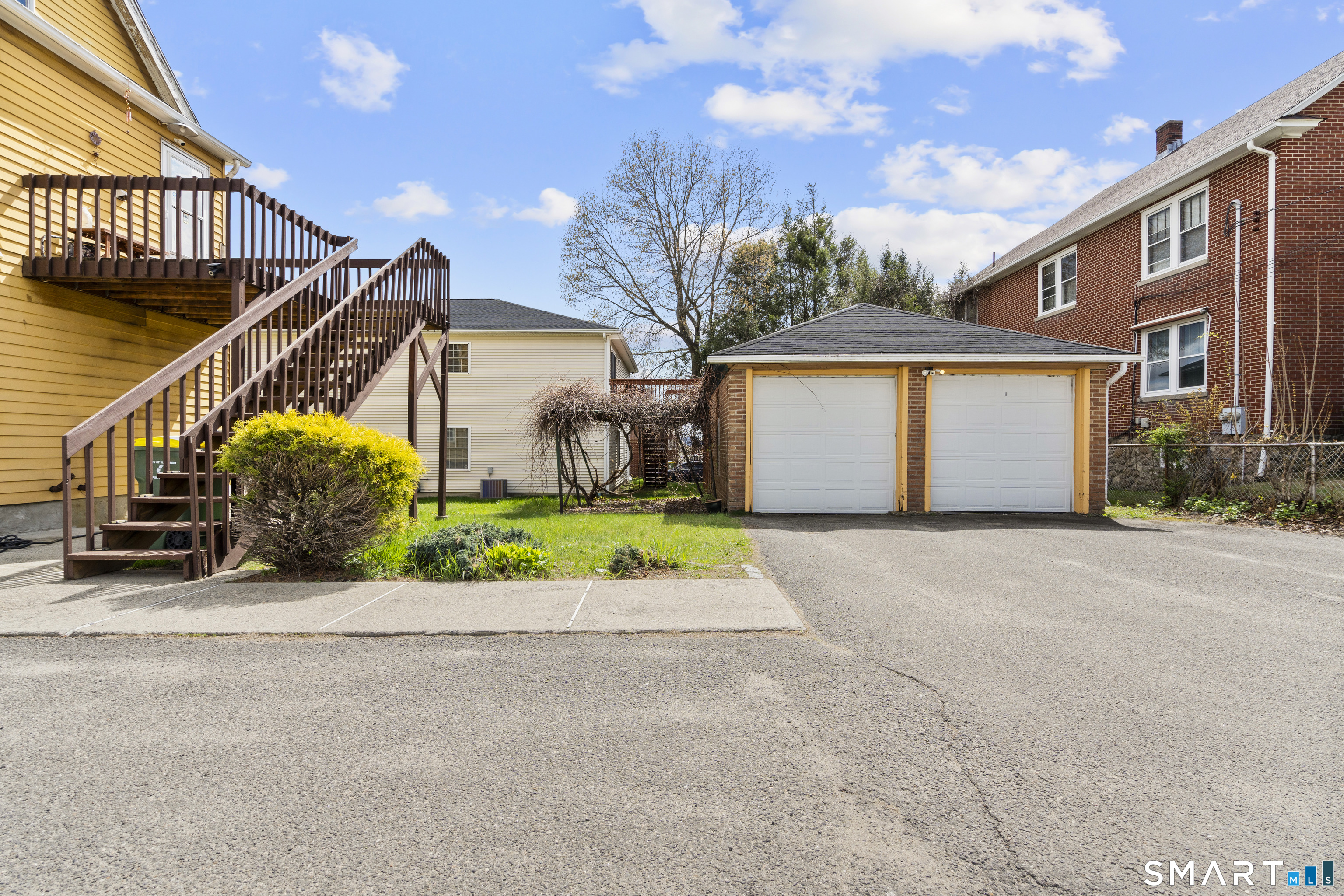 72 New Haven Avenue Waterbury, CT 06708 - Photo 4 of 21