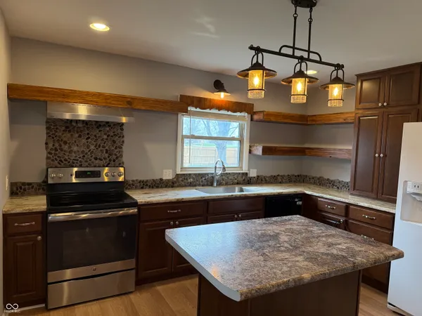 $284,900 | 905 White Drive, New Castle, IN 47362