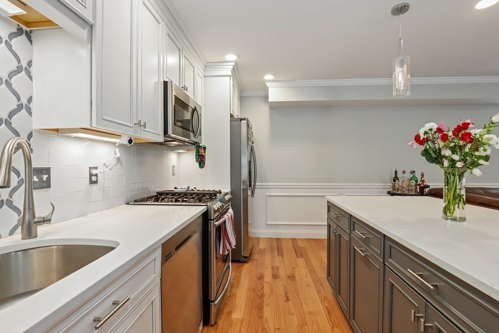 136 Clark Street, Unit 2 Waltham, MA 02453 - Photo 14 of 39