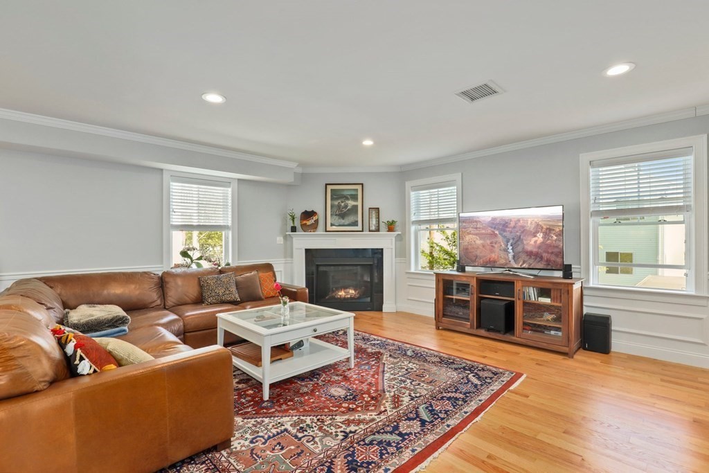 136 Clark Street, Unit 2 Waltham, MA 02453 - Photo 3 of 39