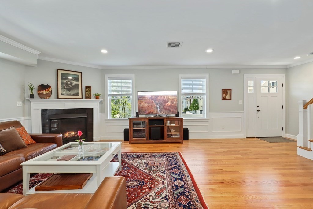 136 Clark Street, Unit 2 Waltham, MA 02453 - Photo 4 of 39