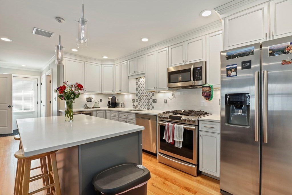 136 Clark Street, Unit 2 Waltham, MA 02453 - Photo 10 of 39