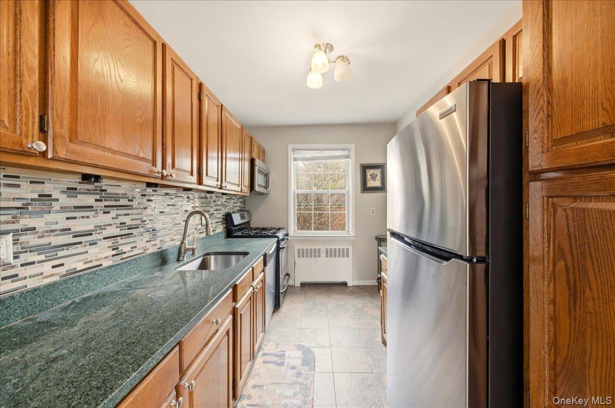 186 Pinewood Road, Unit 56 Hartsdale, NY 10530 - Photo 11 of 20 a kitchen with a refrigerator a sink and dishwasher