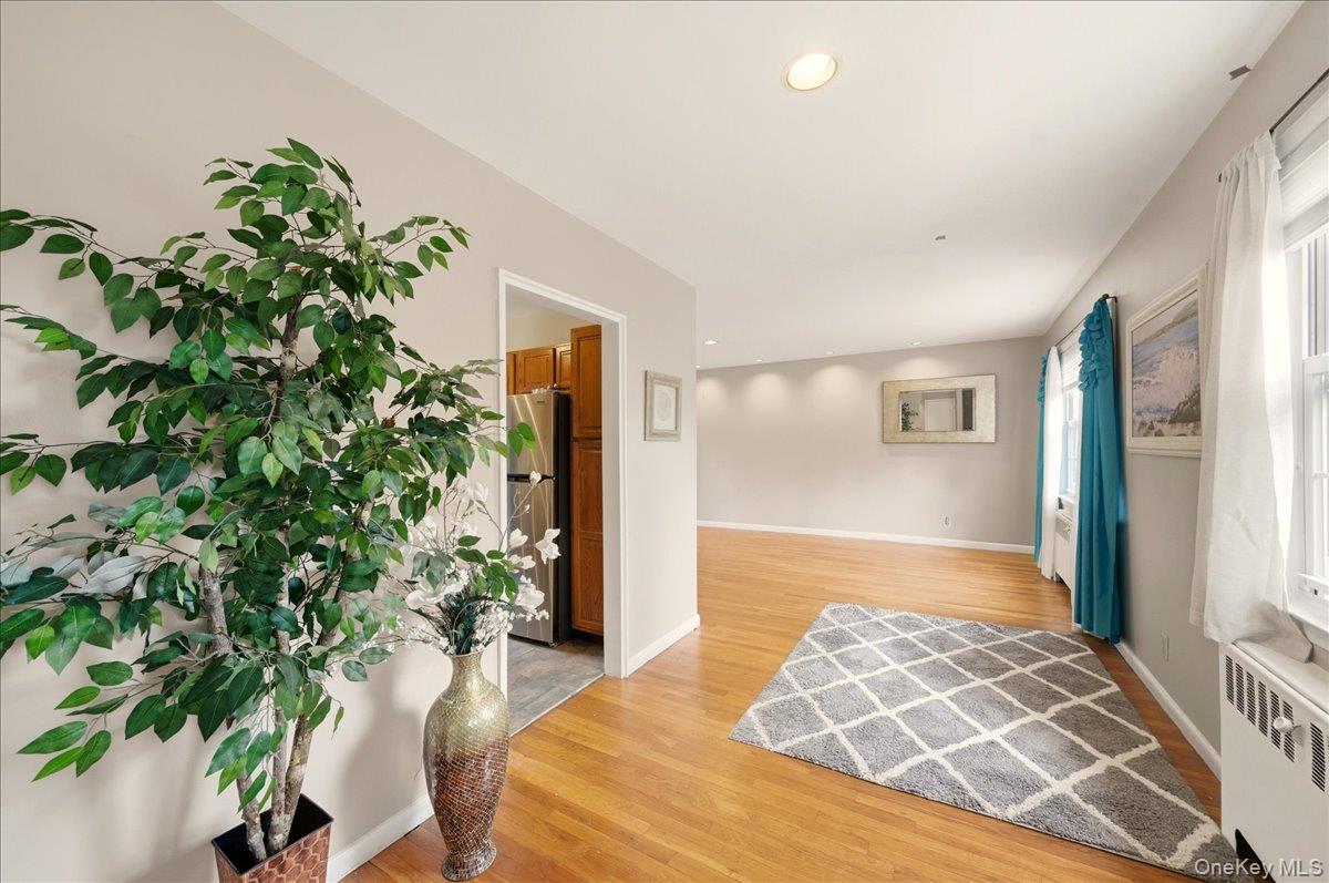 186 Pinewood Road, Unit 56 Hartsdale, NY 10530 - Photo 4 of 20 a bedroom with a bed and a potted plant