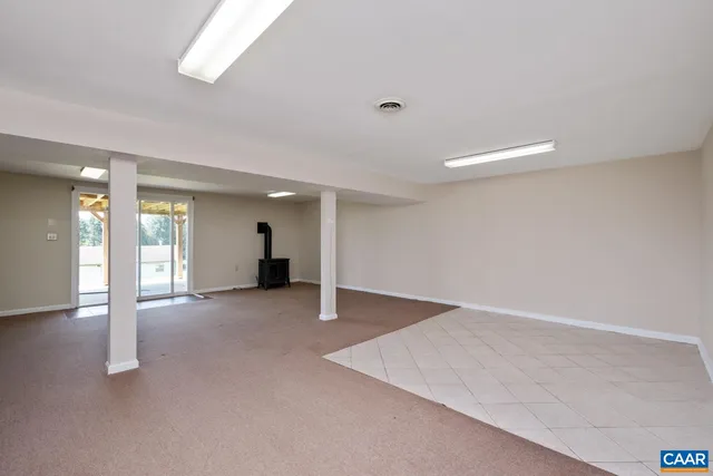 a view of empty room with window