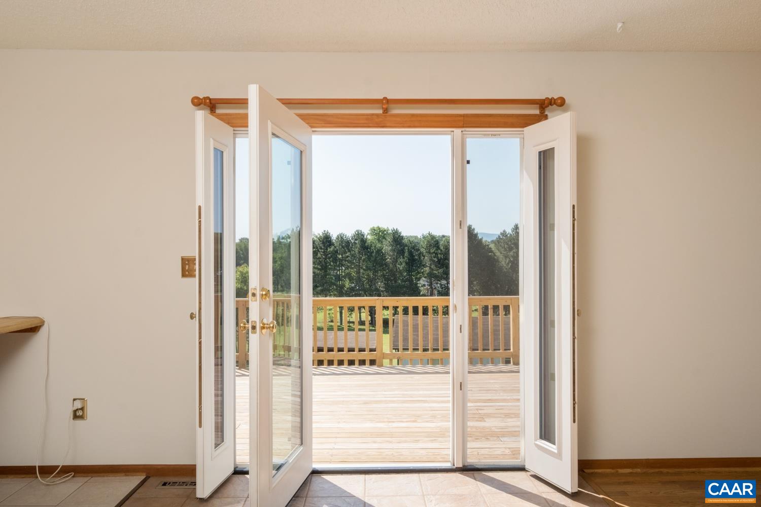 634 Augusta Farms Road Waynesboro, VA 22980 - Photo 8 of 32 a view of a entryway