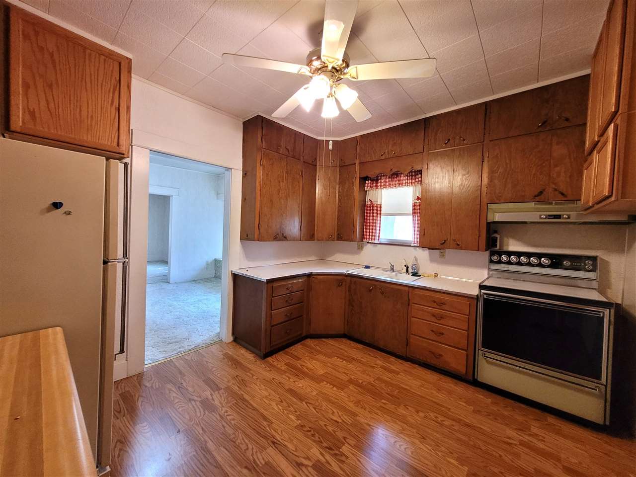 715 Locust Street Perry, OK 73077 - Photo 8 of 42 Gallery Image 8