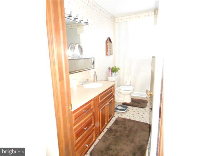 2901 Clyston Road Norristown, PA 19403 - Photo 13 of 18 Bathroom